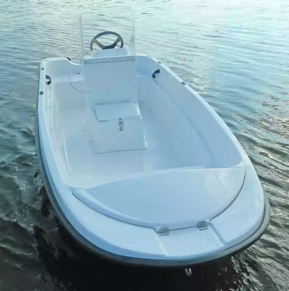 Стеклопластиковая лодка Пингвин с консолью (тримаран) в Туапсе