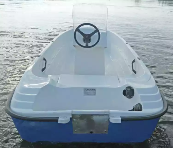 Стеклопластиковая лодка Пингвин с консолью (тримаран) в Туапсе
