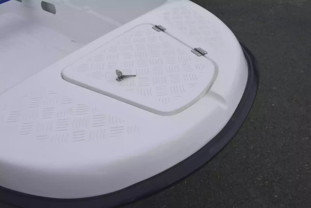 Стеклопластиковая лодка Пингвин New (тримаран) в Туапсе