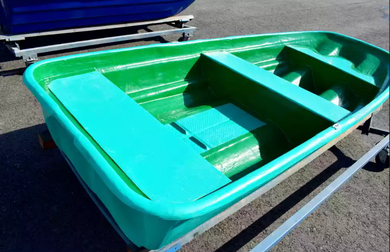 Стеклопластиковая лодка Старт (тримаран) в Туапсе