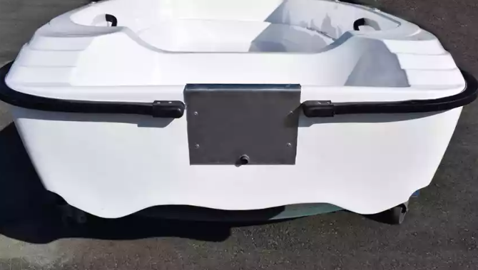 Стеклопластиковая лодка Пингвин (тримаран) в Туапсе