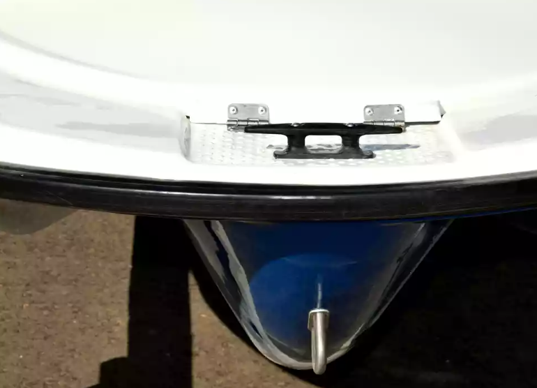 Стеклопластиковая лодка Пингвин с консолью (тримаран) в Туапсе