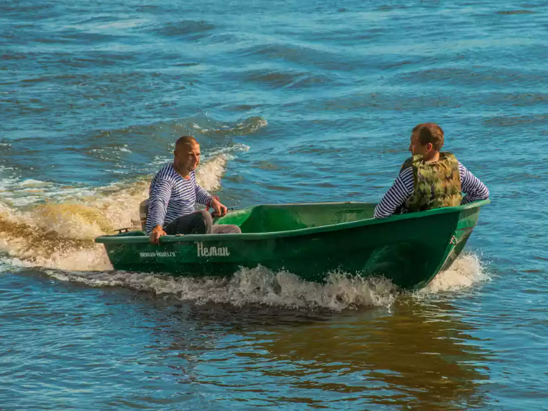 Стеклопластиковая лодка Neman-340 (тримаран) в Туапсе