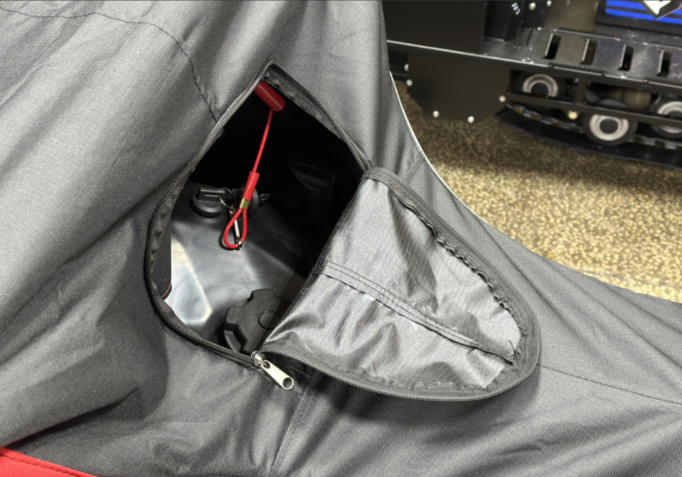 Чехол транспорт. снегохода IKUDZO HUNTER черно-красный Оксфорд ПРЕМИУМ качества с лого IKUDZO в Туапсе