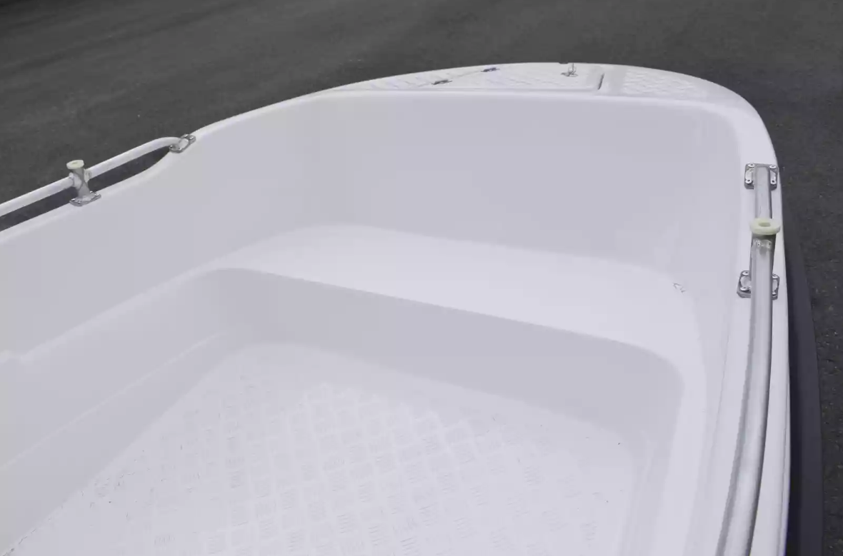 Стеклопластиковая лодка Пингвин New (тримаран) в Туапсе