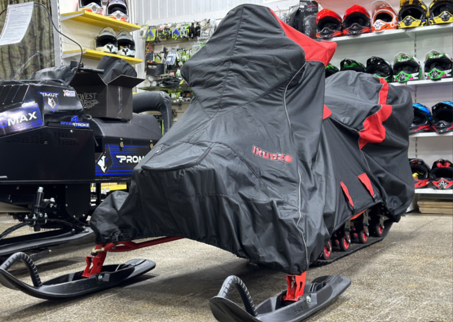 Чехол транспорт. снегохода IKUDZO HUNTER черно-красный Оксфорд ПРЕМИУМ качества с лого IKUDZO в Туапсе