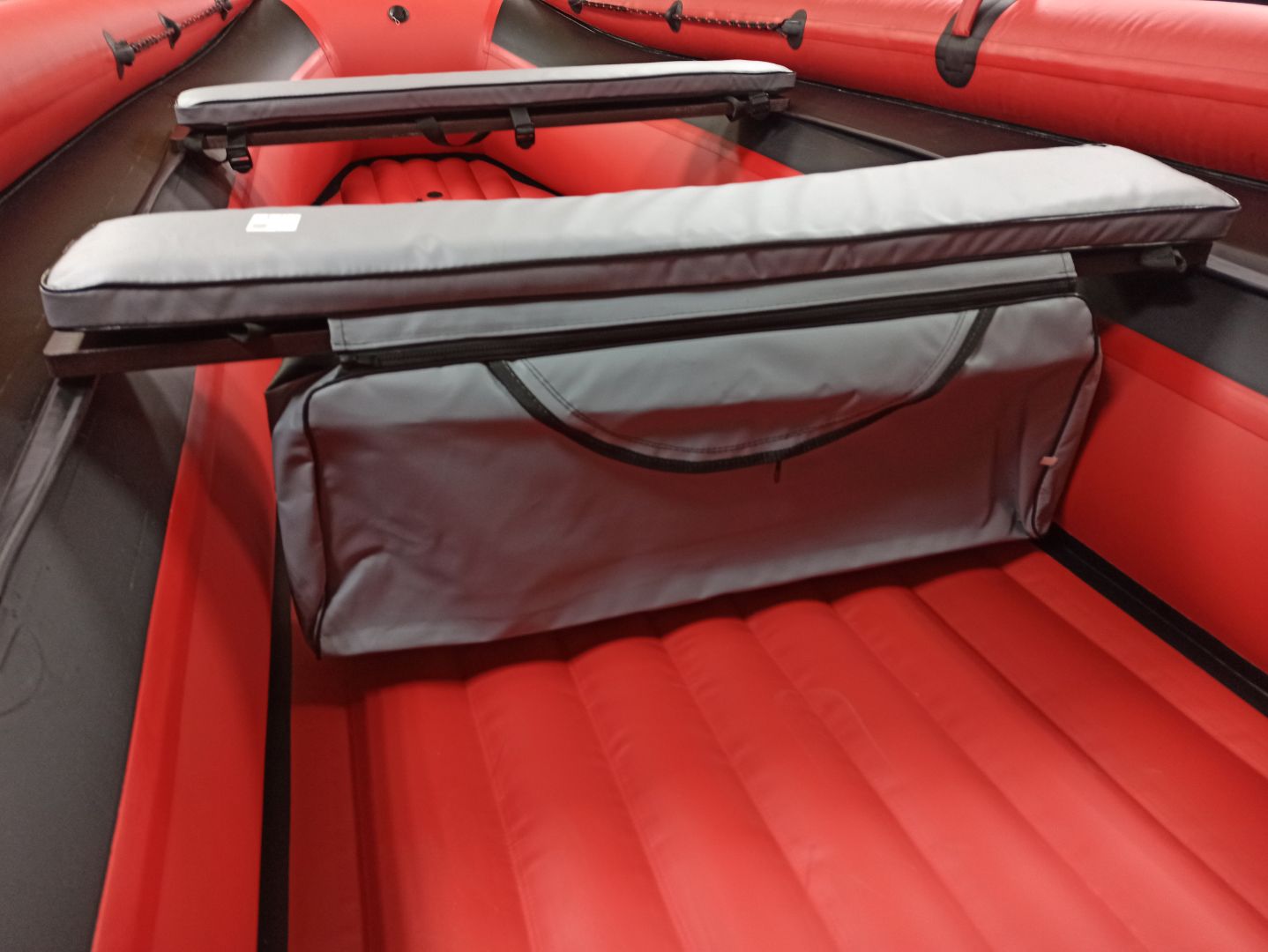 КОМПЛЕКТ МЯГКИХ НАКЛАДОК С СУМКОЙ ДЛЯ ЛОДОК 90Х20 СЕРЫЙ в Туапсе