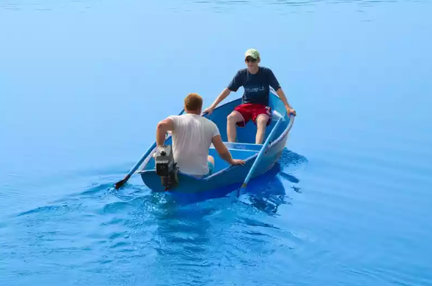 Стеклопластиковая лодка Омуль в Туапсе