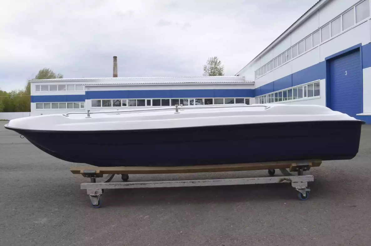 Стеклопластиковая лодка Пингвин New (тримаран) в Туапсе