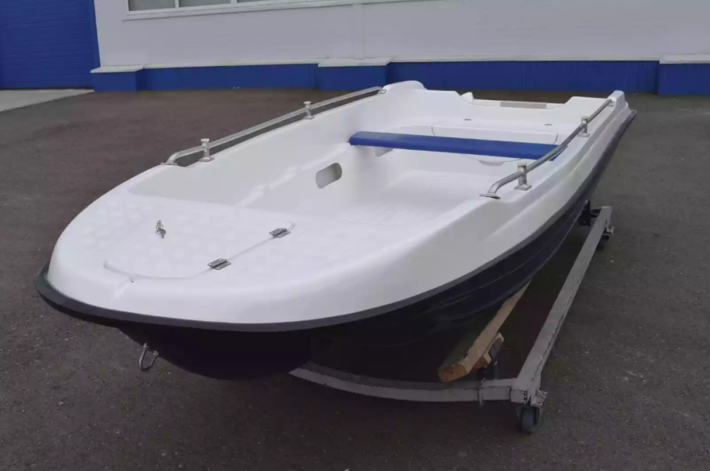 Стеклопластиковая лодка Пингвин New (тримаран) в Туапсе