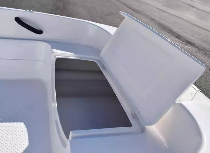 Стеклопластиковая лодка Пингвин (тримаран) в Туапсе